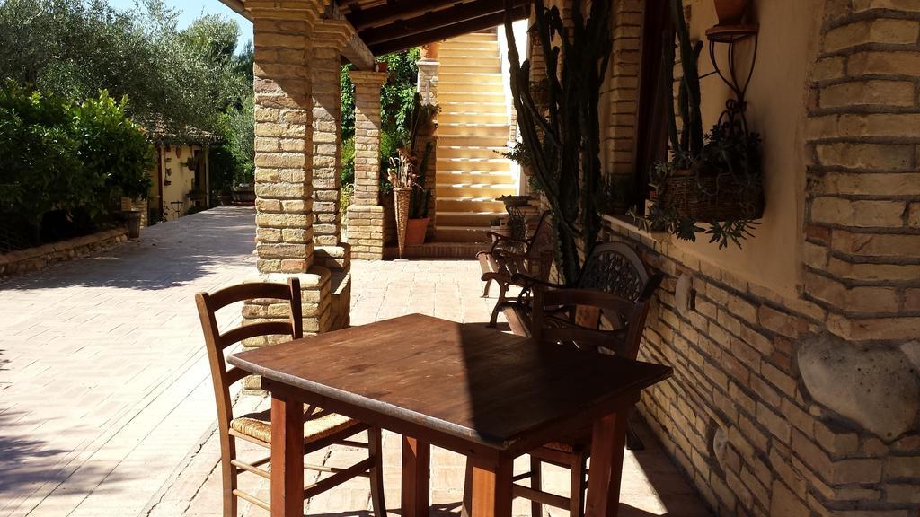 Agriturismo Col Morino Bed & Breakfast Pineto Ngoại thất bức ảnh